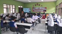 Pada 13 Desember 2025, Anggota DPD RI sekaligus MPR RI, Agita Nurfianti, S.Psi., menyambangi SMPN 2 Margaasih, Kabupaten Bandung, untuk melaksanakan Sosialisasi Empat Pilar MPR RI. Kegiatan yang dimulai pukul 07:30 WIB ini dikemas dalam bentuk seminar interaktif guna membekali para siswa dengan fondasi kebangsaan yang kokoh.