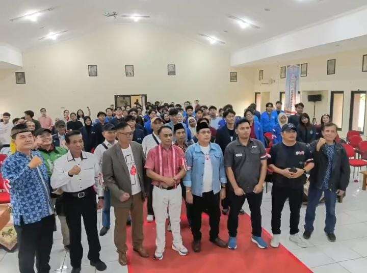 Foto Bersama Teuku Zainul Arifin Selaku Ketua Umum LSM ZARKA Dengan Penyampai Pesan Pada Agenda Forum Kebangsaan Merah Putih Yang Digelar Pada 26 Agustus 2026 Di Gedung Joeang 45.